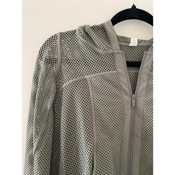 Lululemon Athletica Relaxed Fit Mesh Jacket Grey Green Sage 6 EUC - Picture 6 of 12